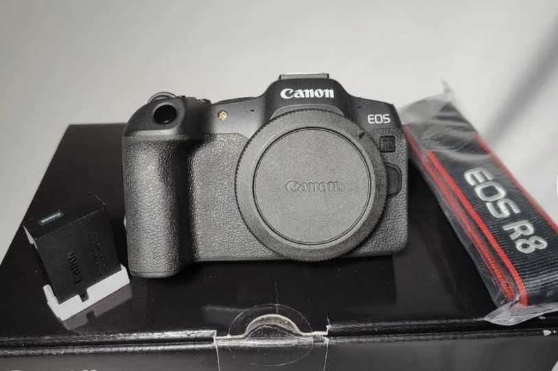 Фотоапарат Canon R8