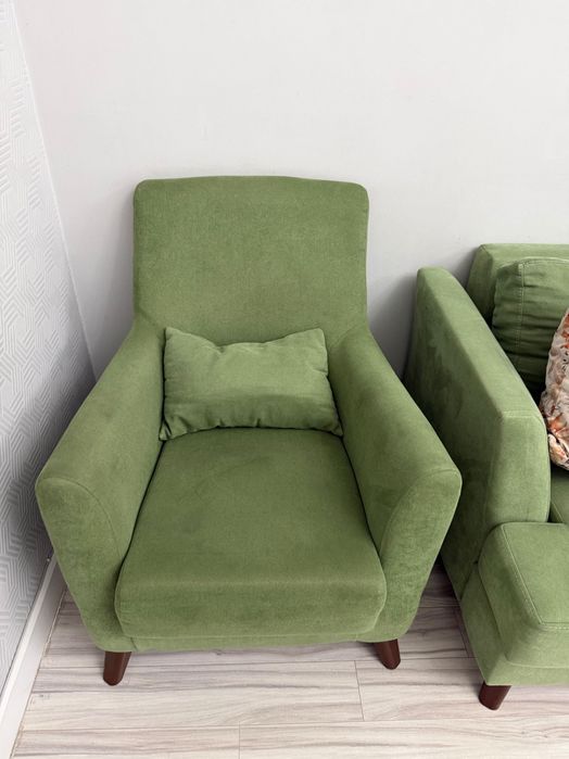 Продам диван с креслами