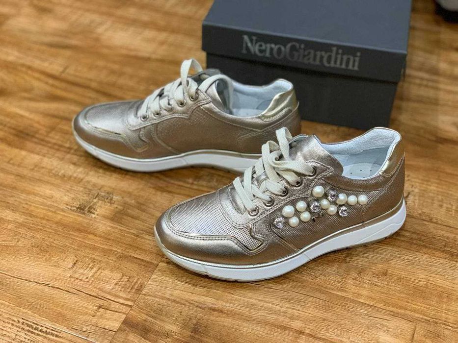 Nero Giardini женские кожаные кроссовки РАЗМЕР 36,37