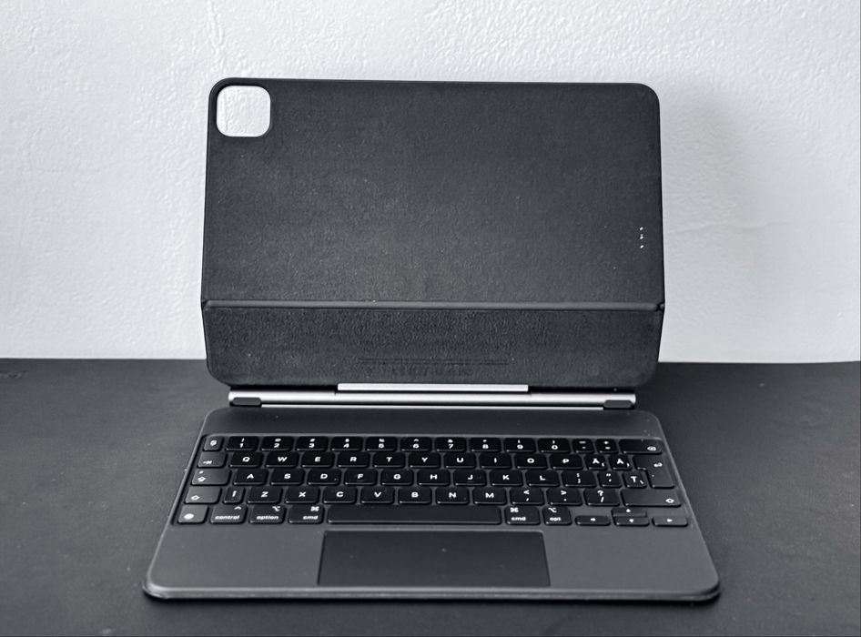 Tastatură / Husă Apple iPad Magic Keyboard pt iPad 11” -  impecabilă