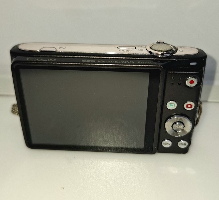 Casio Exilim EX-Z400 компактен дигитален фотоапарат