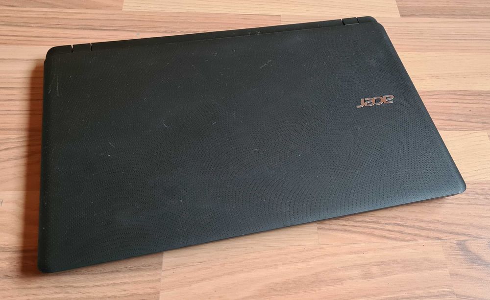 Latptop slim Acer 15", i5-7200u, 8 GB Ram, SSD 256 GB, baterie buna