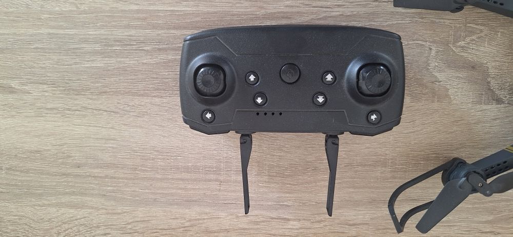 Vând drona ,primita cadou