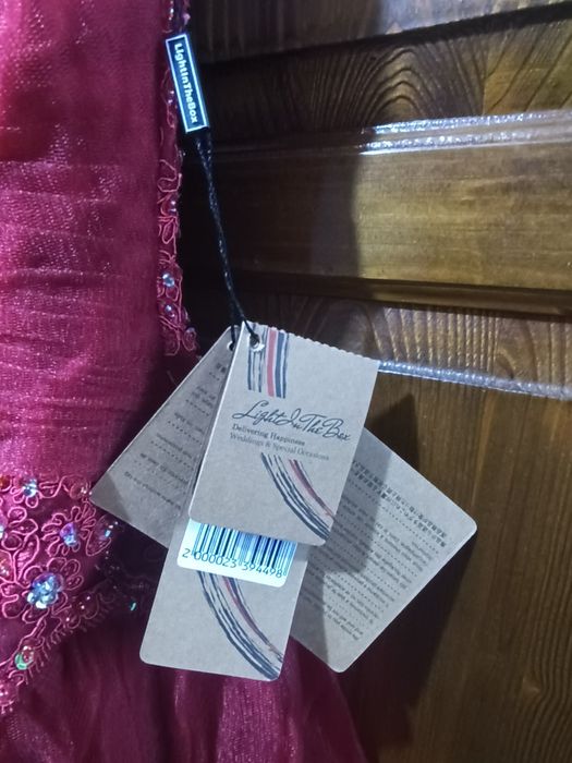 Предлагам дамска Бална рокля нова