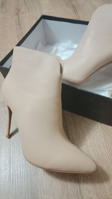 Продам женскую обувь