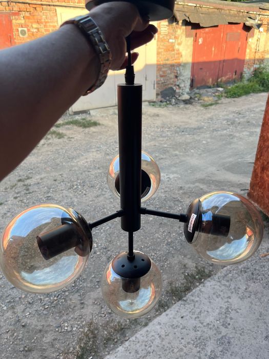 Продам люстры разные