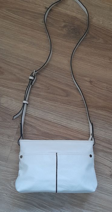 Бели летни чанти по 8 €