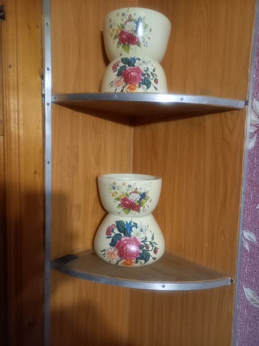 Продам керамические горшки под цветы.