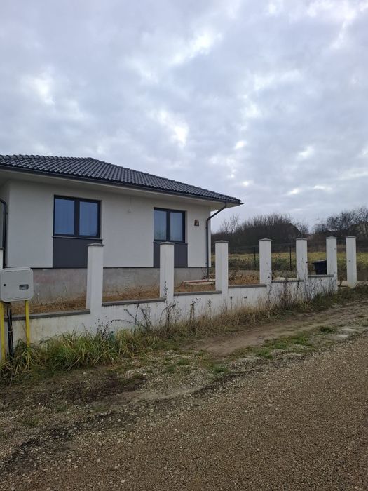 Casă modernă, pe deal cu panoramă ṣi liniṣte-Paleu, aproape de Oradea