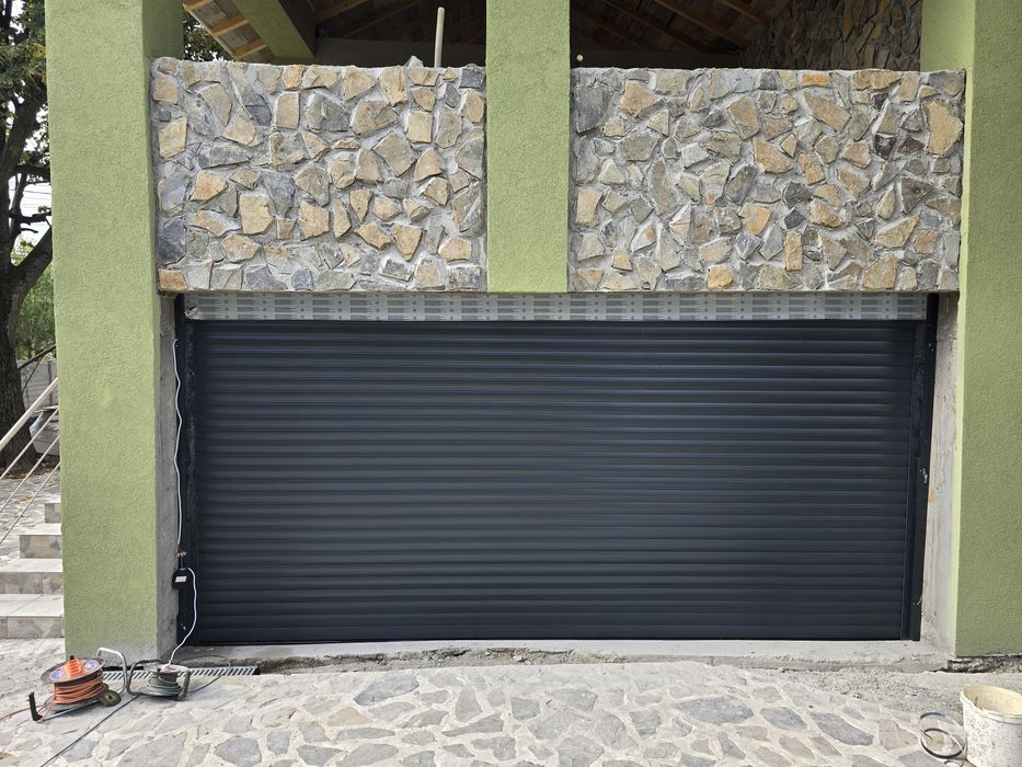 Usi de garaj rulou ,aluminiu