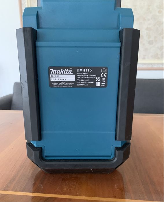 radio makita DMR115