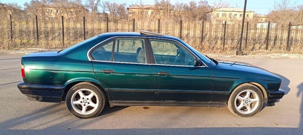 Продам  БМВ Е34.