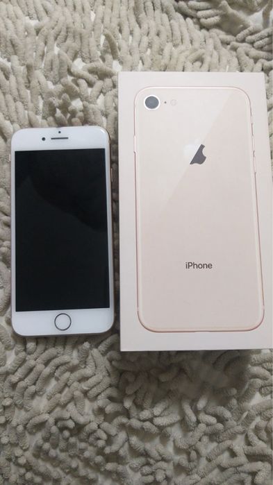 Продам айфон 8