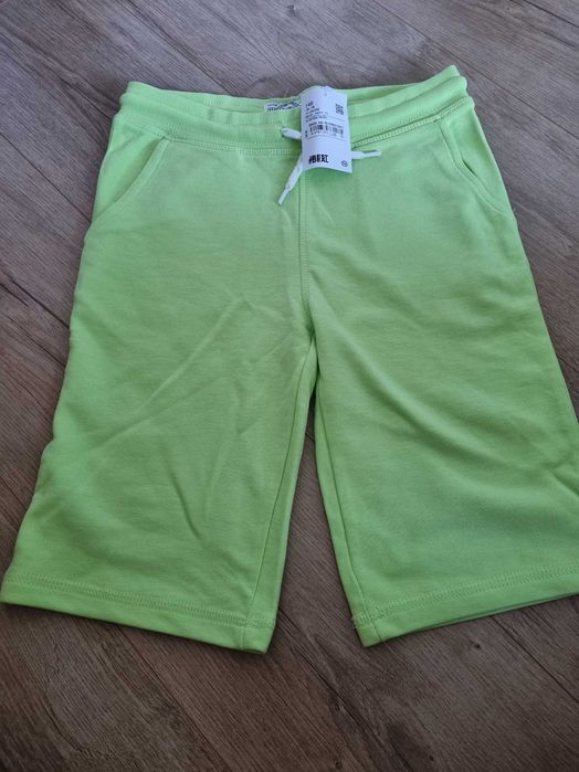 Къси дънки и спортни къси панталони
