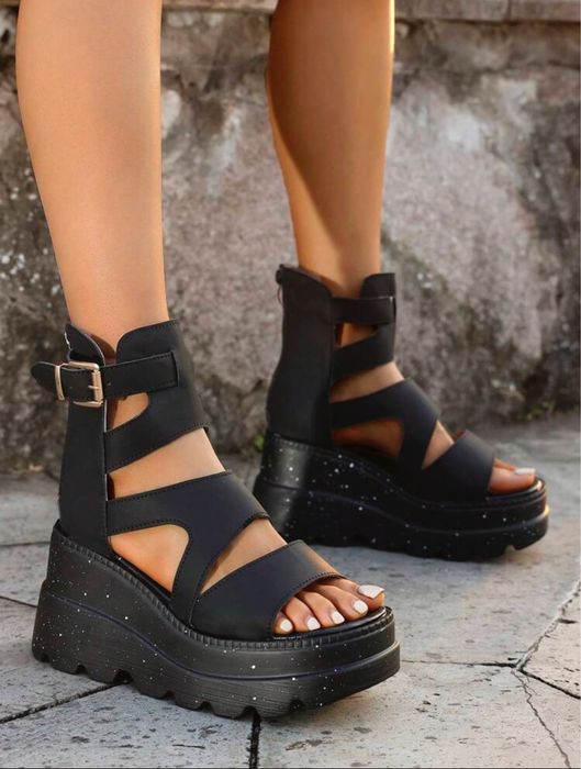 Дамски обувки на платформа