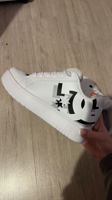 Дамски DC бели кожени кецове №39 – като нови