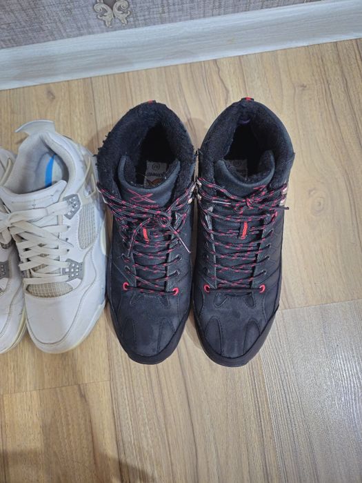 Екеуі 11000, кроссовки и етік