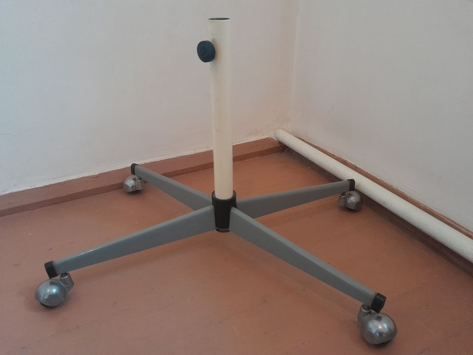 Столик для телевизора