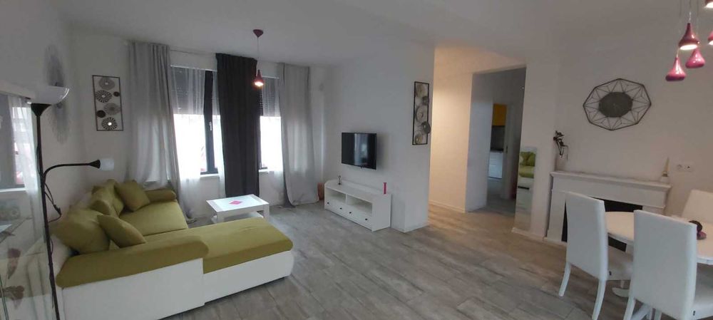 Casă spațioasă cu panouri fotovoltaice și încălzire în pardoseală