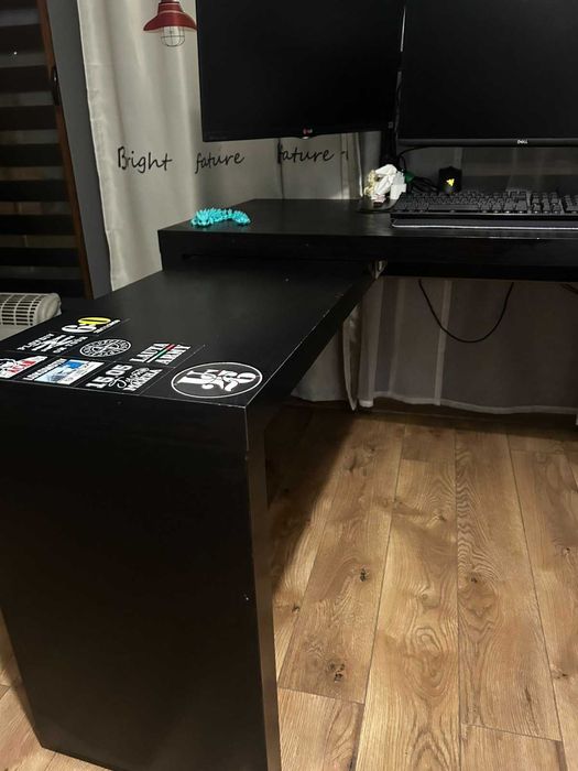 Хубаво черно бюро