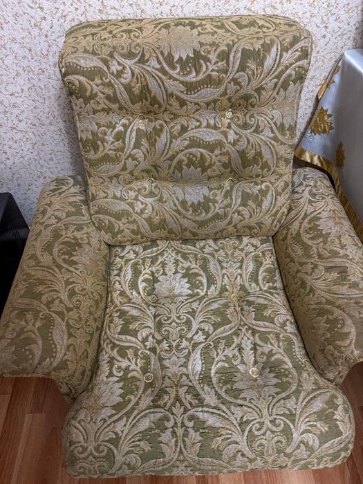 Диван раскладной и 2 кресла