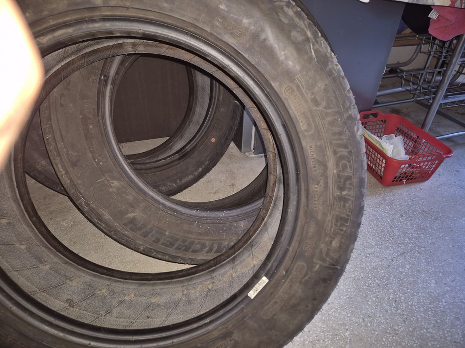 Vand 3 anvelope michelin  120 lei toate 3 buc