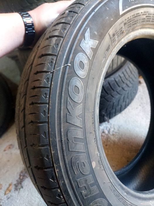 Vând 2 c uri 205 65 16c hankook