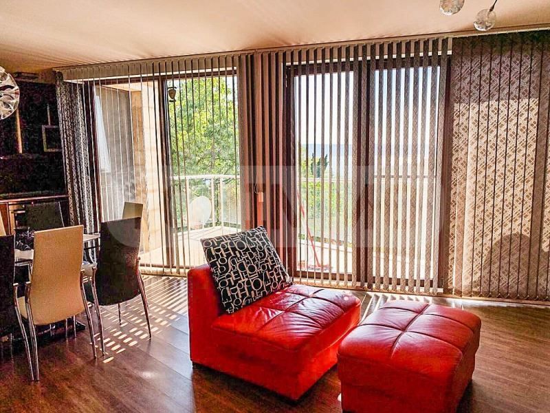 Дава се под наем Тристаен апартамент в Варна, м-т Св. Никола - 130 кв.м за 665 € - Снимка #1