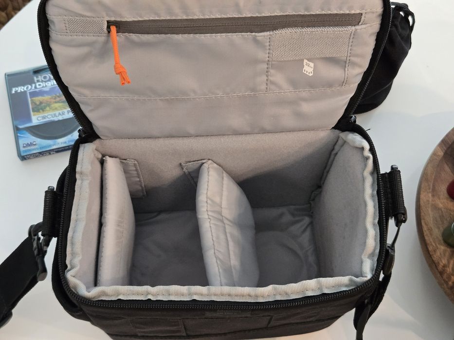 Set Complet Nikon D5200 - Obiectiv Versatil 18-140mm + Fix 50mm f/1.8 + Filtru Hoya + Geantă Lowepro