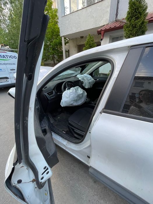 Renault Arkana avariat