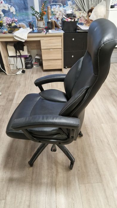 Scaun de birou rotativ