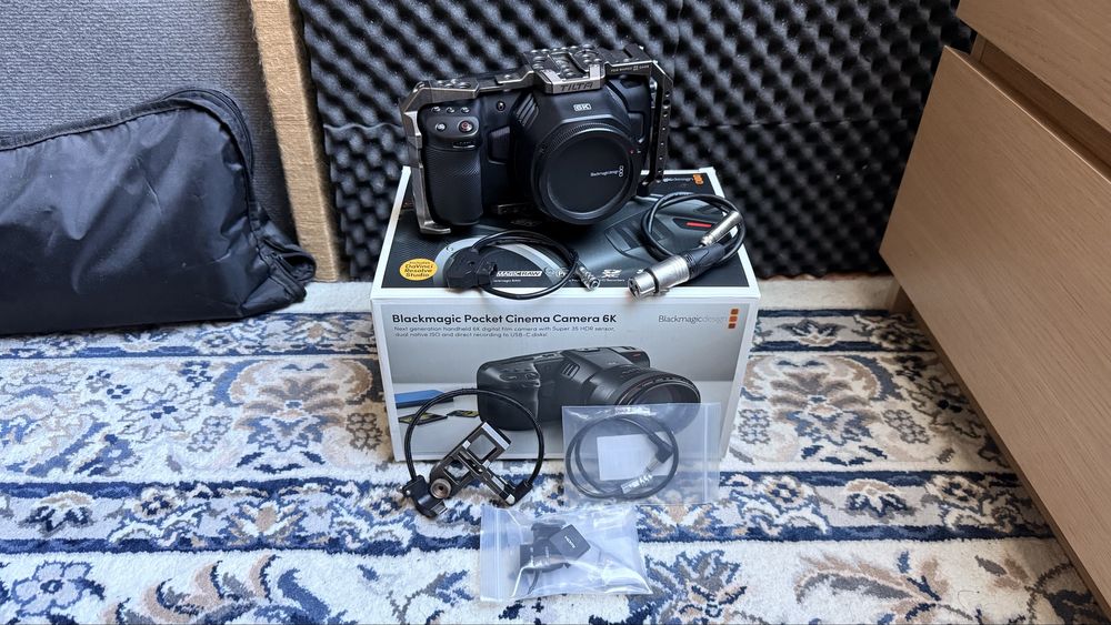 Blackmagic Pocket Cinema Camera 6K OG + клетка Tilta и различни кабели