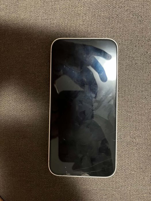 Продавам Iphone 16e