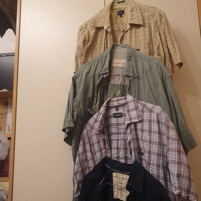 Продавам евтино мъжки ризи- 6лв .