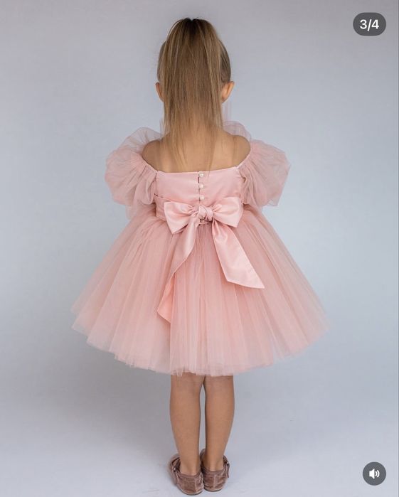 Прокат детских платьев.