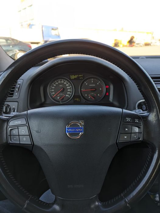Vând  Volvo v50 an 2011