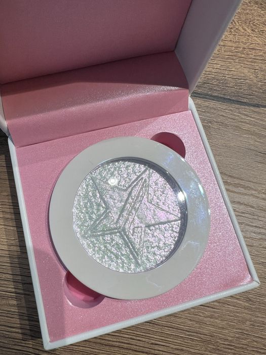 Highlighter Extreme Frost на Jefree Star