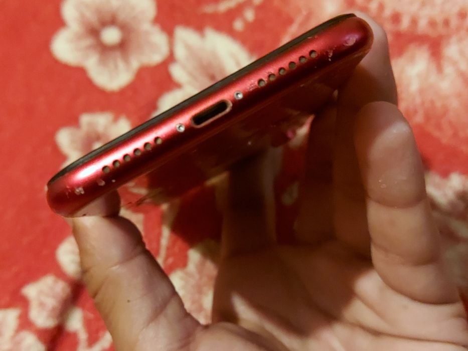 Vând iphone xr pentru piese cine doreste mai multe detalii în privat !