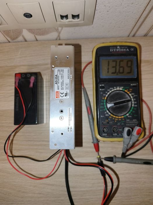 Захранване (Оригинално)Mean Well AD-55A 13.8V  / 3.5A