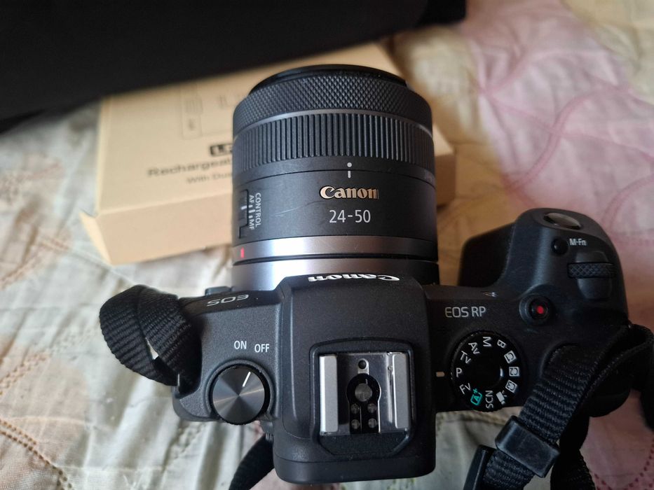 Фотоапарат Canon RP +2 нови батерии + чисто нов батериен грип.