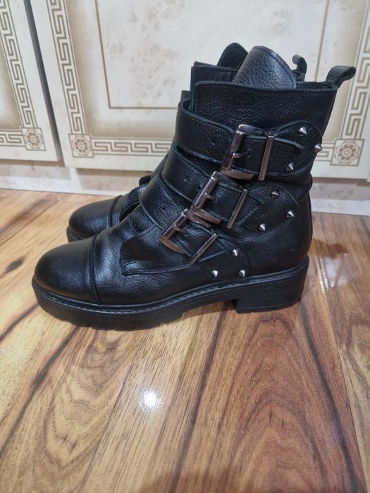 Ghete din piele masura 36 la doar 45 lei