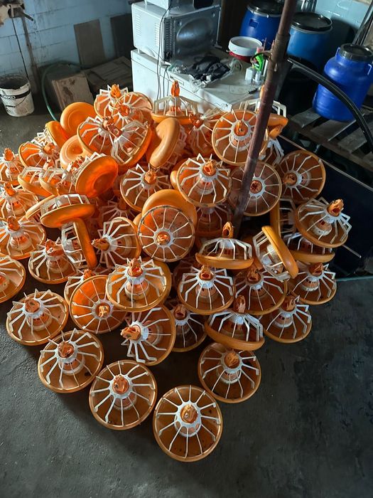 Хранилки Поилки за пернати животни