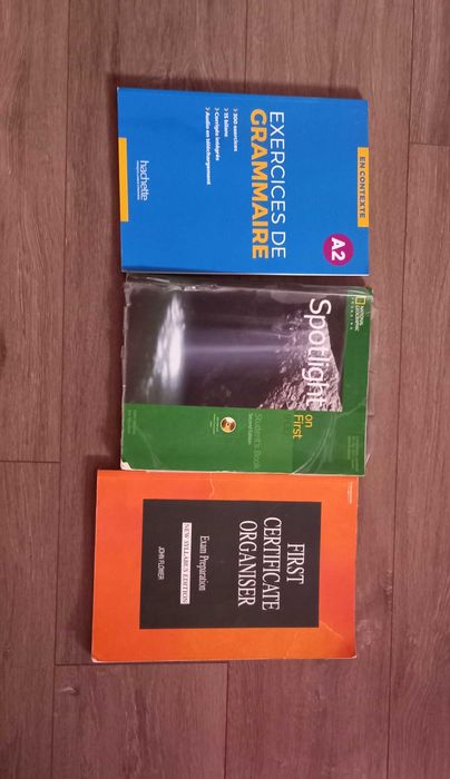 Carti de engleză (FCE) si franceza (A2)