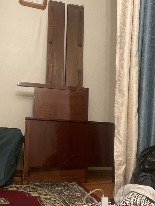 Кровать разбирается и собирается