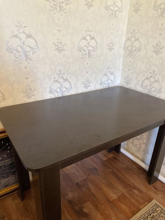 Стол сатылады почти новый