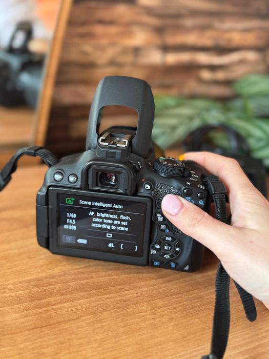 Фотоапарат Canon 700D