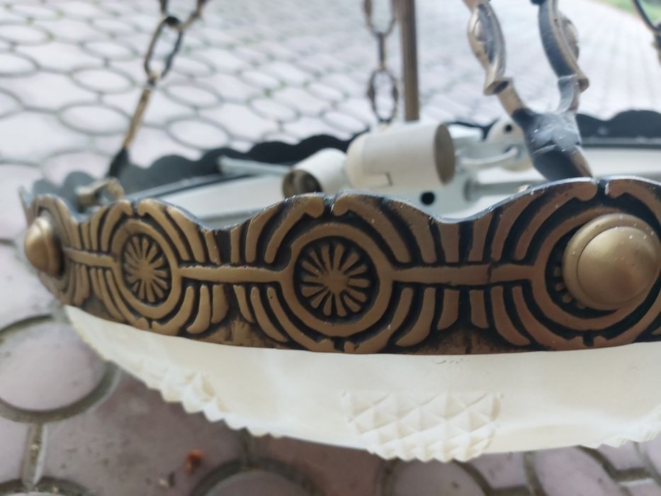 Люстра хорошая .