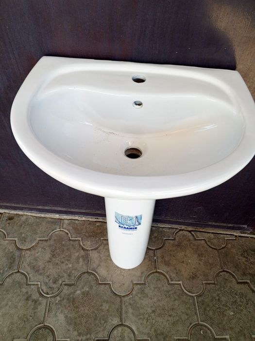 Раковина керамическая в упаковке