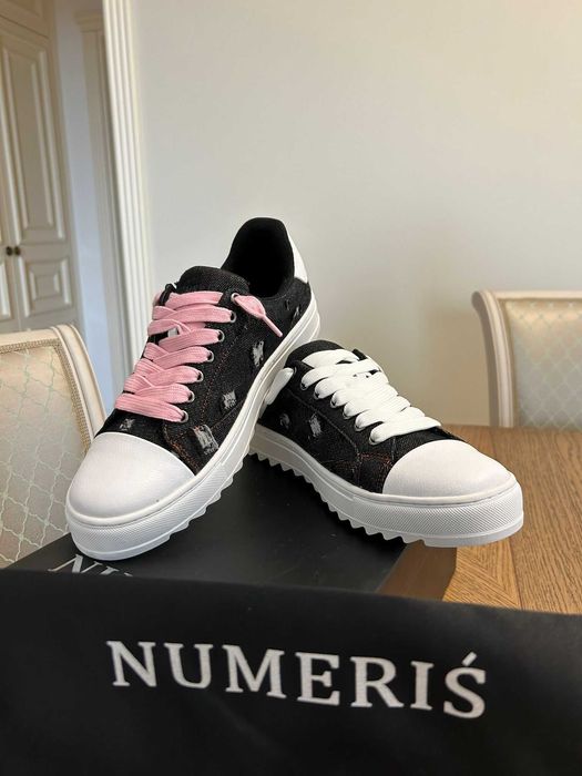 Adidași NUMERIS 42
