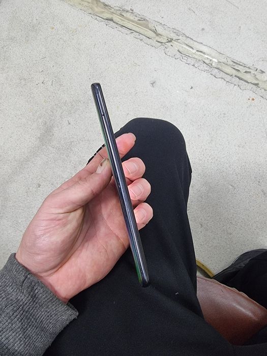 Самсунг А50  продам